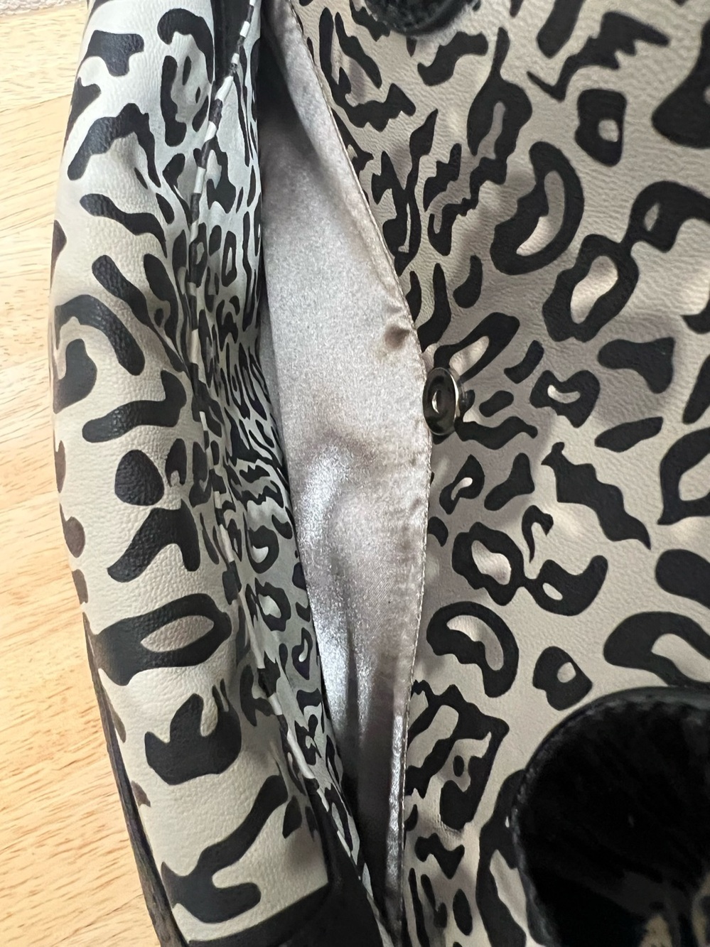 Vintage Grace Adele Black & Gray Leopard-Print Tote - Picture 8 of 10